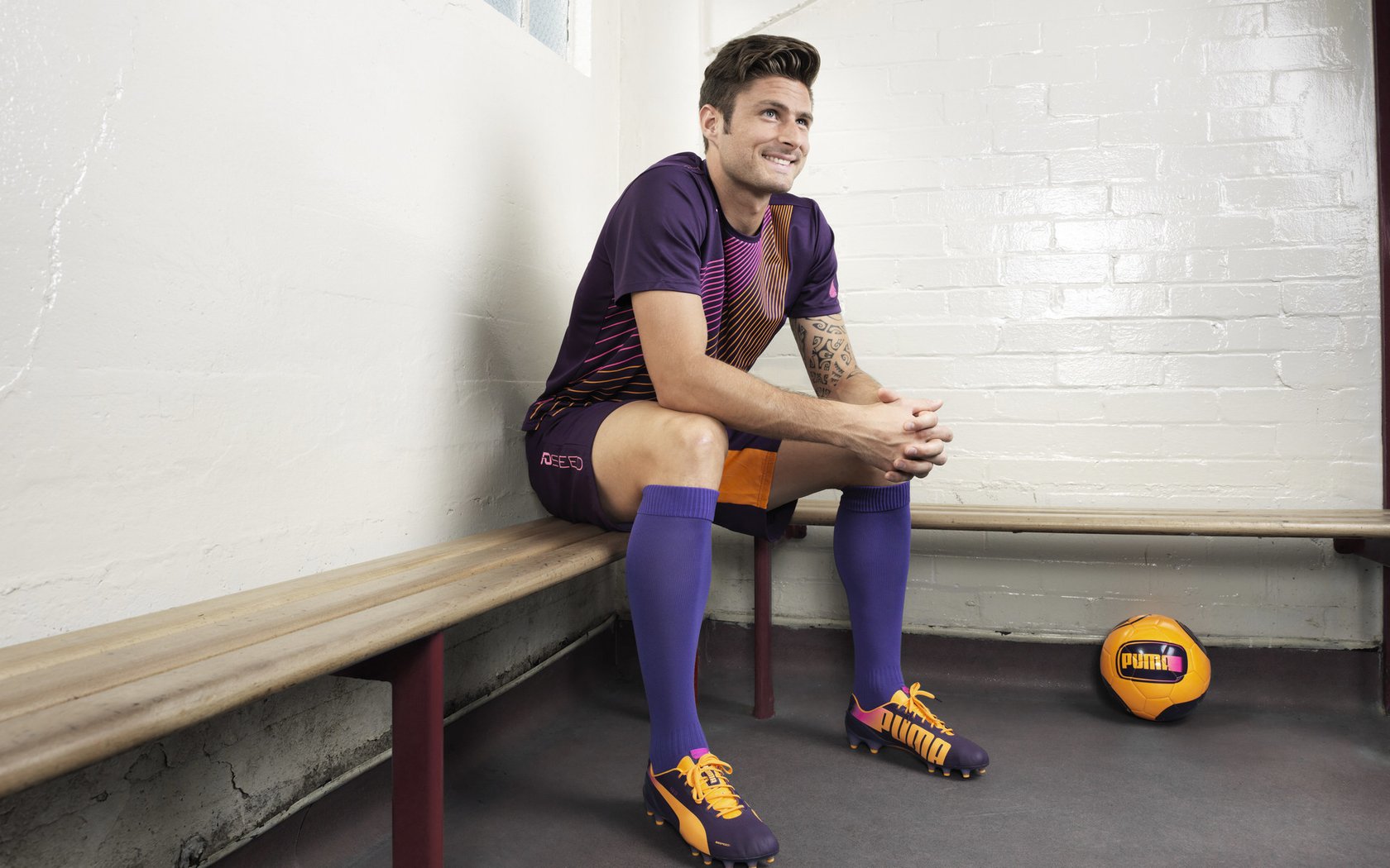 欧冠小组赛：纽卡斯尔重返欧冠 圣詹姆斯公园铁血逆转米兰